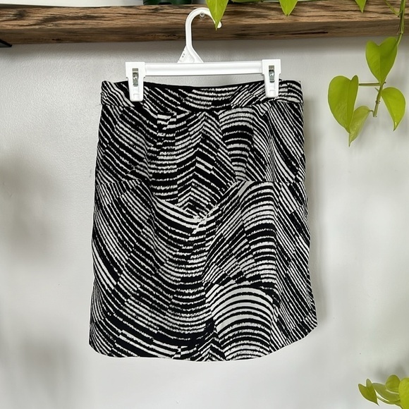 Banana Republic Black and White striped Animal print  short mini Skirt pockets - Picture 3 of 3